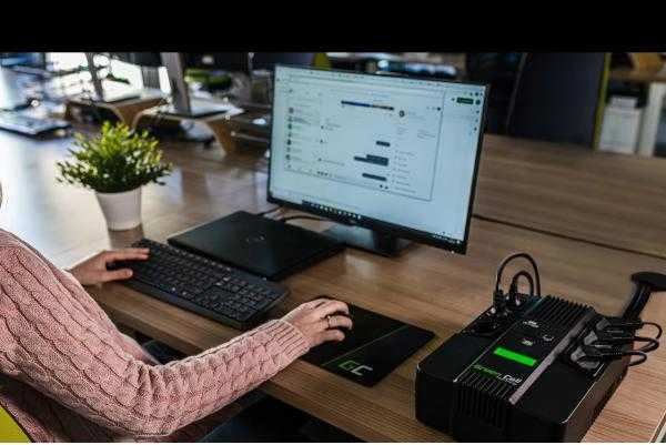 Green Cell Žalias Cell GREENCELL UPS07 UPS Žalias Cell AiO su LCD 800VA