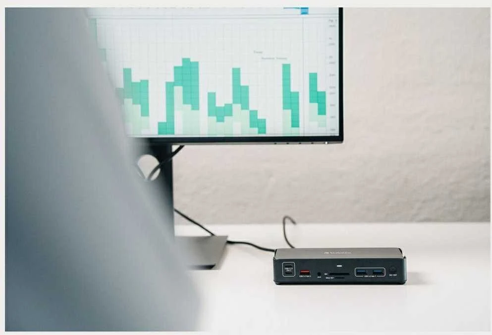 VERBATIM USB-C Pro įkrovimo stotelė, 15 prievadų, CDS-15