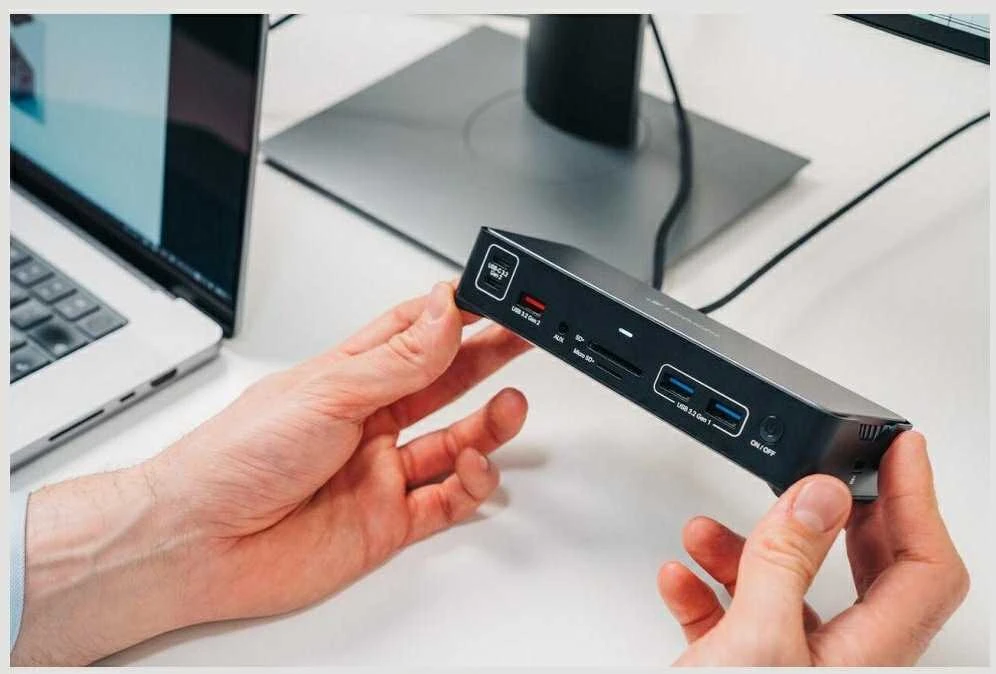 VERBATIM USB-C Pro įkrovimo stotelė, 15 prievadų, CDS-15