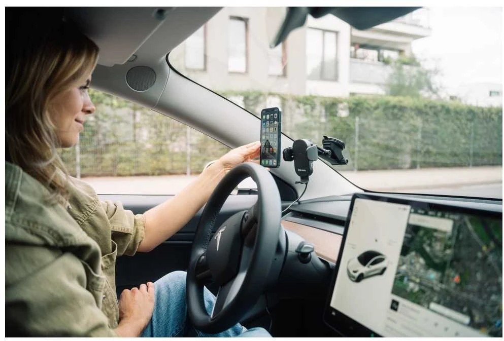 „Verbatim FWC-01 Qi Fast“ belaidis automobilinis įkroviklis, automatiškai tvirtinamas, Juodas