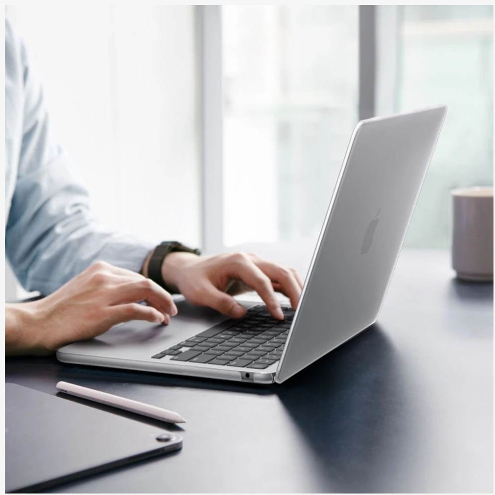 „SPIGEN AIRSKIN“ „MACBOOK AIR 13 M2-M5“ 2023–2026 m. „FROST CLEAR“