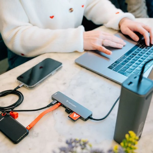 USB Hub Verbatim HDMI/USB-C 3.2/USB-C/2xUSB-A 3.2/SD/Micro SD aliuminio korpusas 32158 aprašymas - Prekės nuotrauka USB Hub Verbatim HDMI/USB-C 3.2/USB-C/2xUSB-A 3.2/SD/Micro SD aliuminio korpusas 32158 aprašymas - Prekės nuotrauka