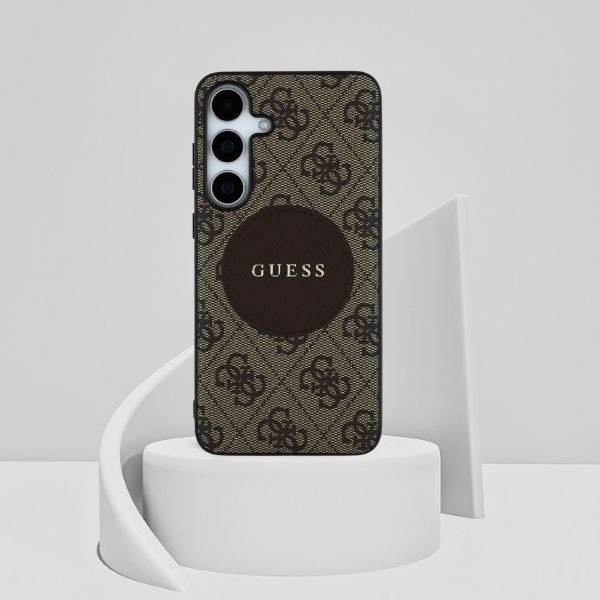 Guess 4G Round Patch Classic Logo MagSafe Samsung Galaxy S25 dėklas telefonui rudos spalvos aprašymas - Prekės nuotrauka Guess 4G Round Patch Classic Logo MagSafe Samsung Galaxy S25 dėklas telefonui rudos spalvos aprašymas - Prekės nuotrauka