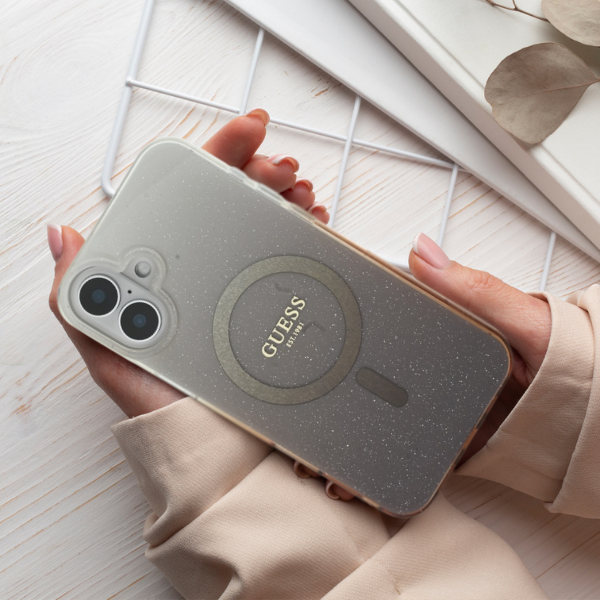Guess GUHMP16SHGRCELP Apple iPhone 16 6.1″ rožinės spalvos kietas dėklas IML Glitter Gradient MagSafe aprašymas - Prekės nuotrauka Guess GUHMP16SHGRCELP Apple iPhone 16 6.1″ rožinės spalvos kietas dėklas IML Glitter Gradient MagSafe aprašymas - Prekės nuotrauka