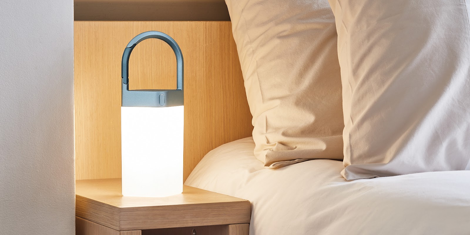 Dėklas Lexon „Horizon“ belaidė LED lempa, šviesiai mėlyna LH77LB1 aprašymas - Prekės nuotrauka Dėklas Lexon „Horizon“ belaidė LED lempa, šviesiai mėlyna LH77LB1 aprašymas - Prekės nuotrauka