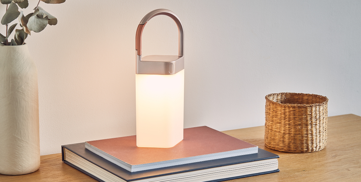 Dėklas Lexon Horizon belaidė LED lempa oranžinė LH77O1 aprašymas - Prekės nuotrauka Dėklas Lexon Horizon belaidė LED lempa oranžinė LH77O1 aprašymas - Prekės nuotrauka