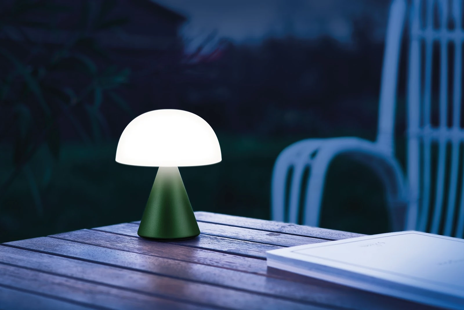 Lexon Mina M Lampa LED ciemno žalia/dark žalias LH64DG1 aprašymas - Prekės nuotrauka