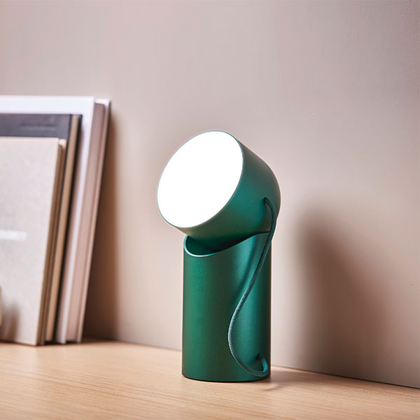 Lexon Orbe LED lempa tamsiai žalia LH88DG1 aprašymas - Prekės nuotrauka Lexon Orbe LED lempa tamsiai žalia LH88DG1 aprašymas - Prekės nuotrauka