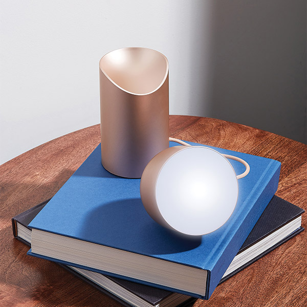 Lexon Orbe LED lempa, auksinė, LH88D aprašymas - Prekės nuotrauka Lexon Orbe LED lempa, auksinė, LH88D aprašymas - Prekės nuotrauka