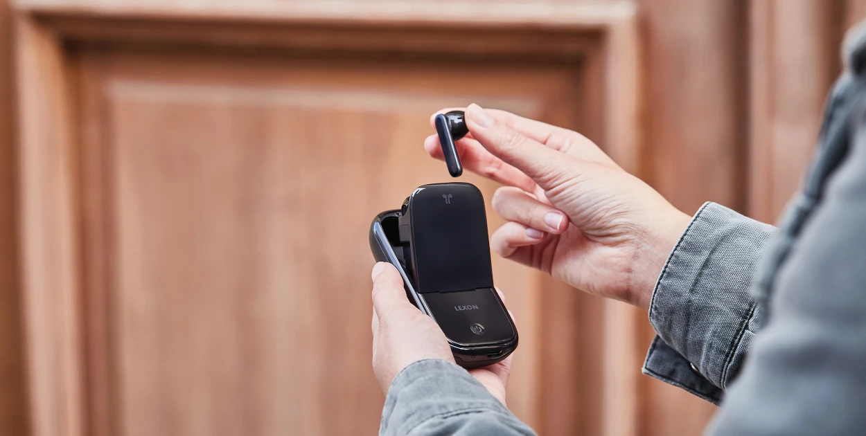 „Lexon Speakerbuds“ belaidės ausinės su „Bluetooth“ garsiakalbiu, camel LA127C aprašymas - Prekės nuotrauka „Lexon Speakerbuds“ belaidės ausinės su „Bluetooth“ garsiakalbiu, camel LA127C aprašymas - Prekės nuotrauka