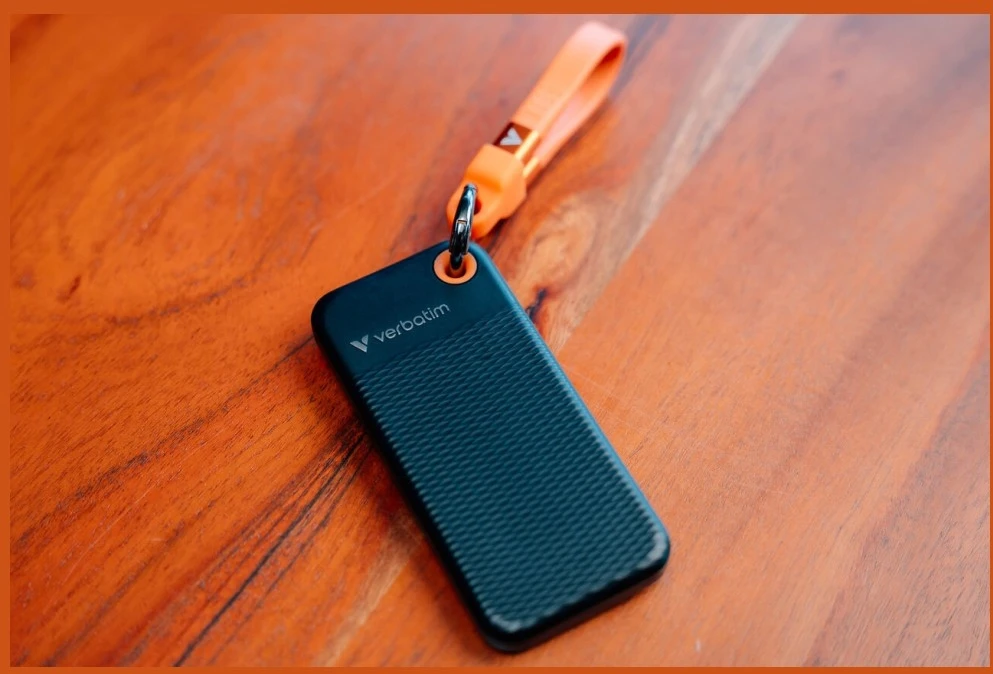 Dysk Zewnętrzny Verbatim Pocket SSD 128GB USB-C 3.2 gen.2 juoda-oranžinė 32435