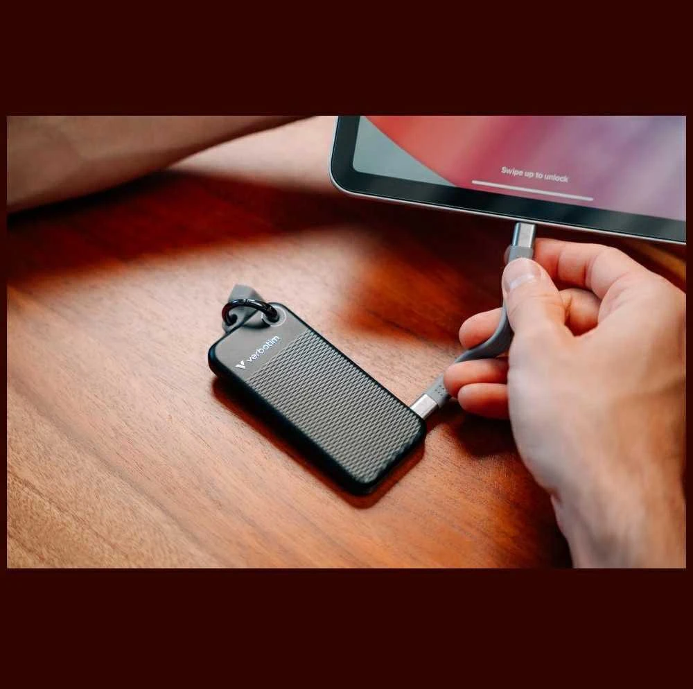 Kietasis diskas Verbatim diskas SSD 1TB - raktų pakabukas su laidu USB 3.2 gen.2 juodos ir pilkos spalvos 32190