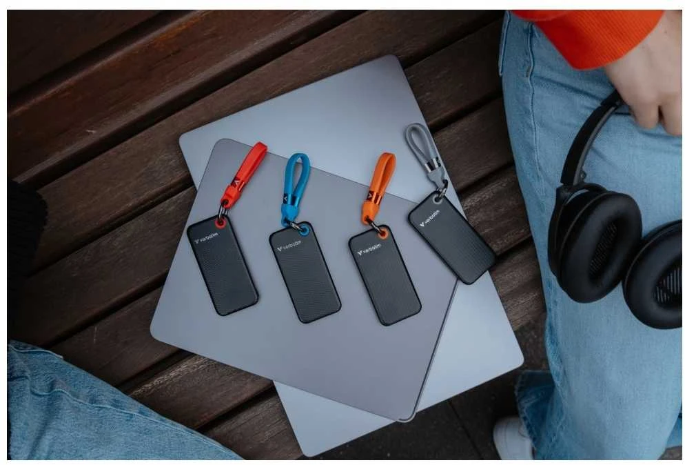 Kietasis diskas Verbatim diskas SSD 2TB - raktų pakabukas su laidu USB 3.2 gen.2 juodos ir raudonos spalvos 32196
