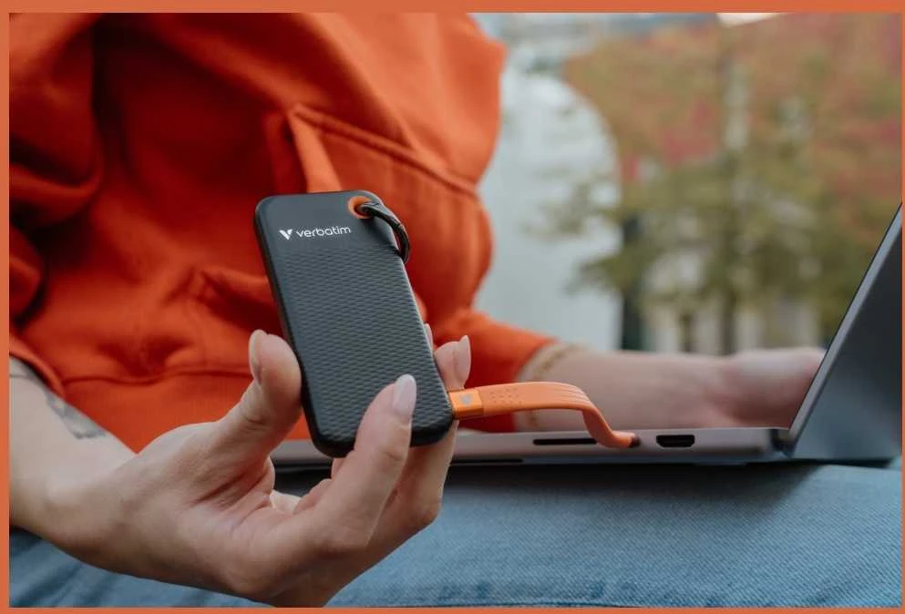 Kietasis diskas Verbatim diskas SSD 2TB - raktų pakabukas su laidu USB 3.2 gen.2 juodos ir oranžinės spalvos 32197