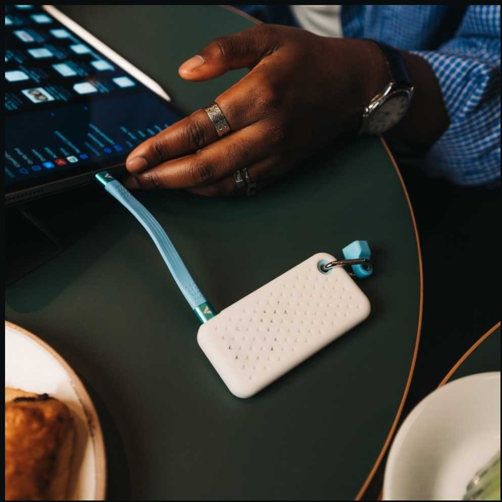 Kietasis diskas Dysk Zewnętrzny Verbatim Pocket SSD 2TB USB-C 3.2 gen.2 balta-Šviesiai mėlynas 32321