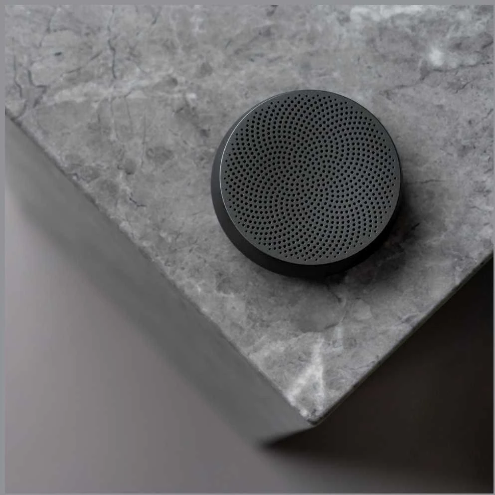 Lexon Mino+ L aliuminio „Bluetooth“ garsiakalbis, juodas LA129N