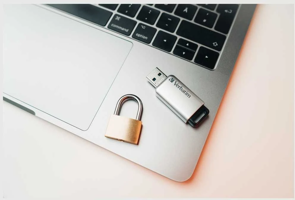 Pendrive Verbatim Secure Pro 32GB USB 3.2 Gen 1 sidabrinė 98665
