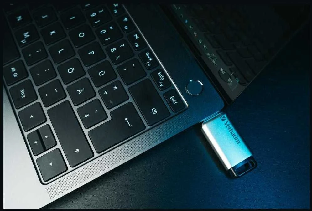 Pendrive Verbatim Secure Pro 32GB USB 3.2 Gen 1 sidabrinė 98665