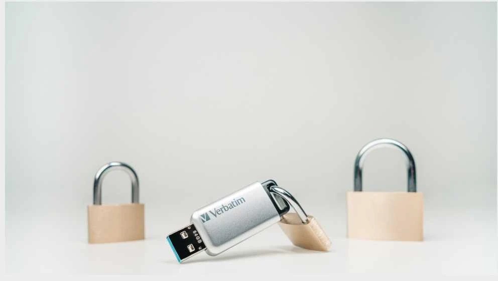 Pendrive Verbatim Secure Pro 32GB USB 3.2 Gen 1 sidabrinė 98665