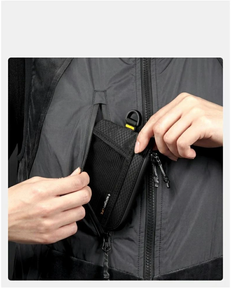 SPIGEN LF300 MINKŠTAS RFID KORTELIŲ DĖKLAS Juodas