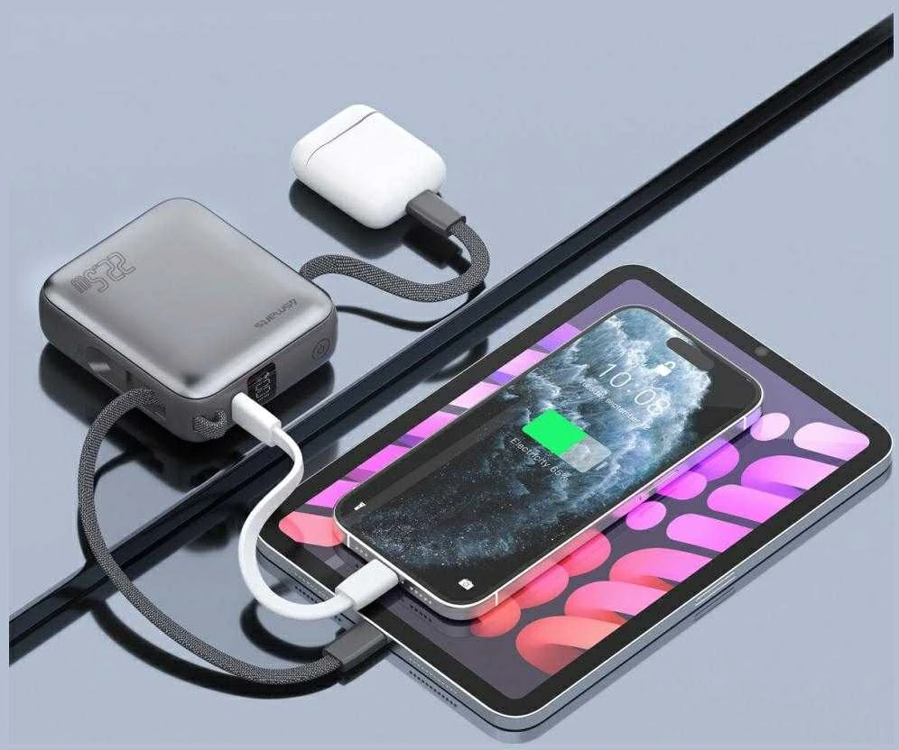 „4smarts Pocket“ dvigubas laidas, 10000 mAh, 22,5 W, su integruotu USB-C laidu