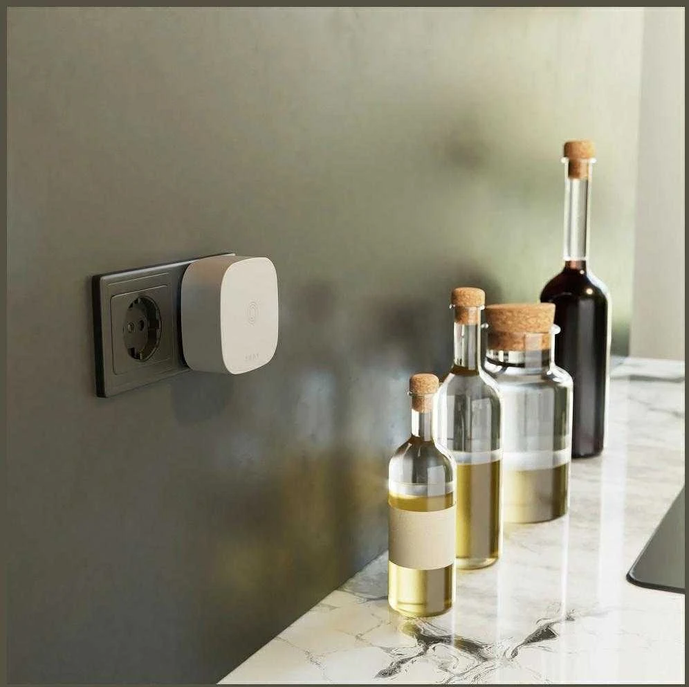 ZENS WIRELESS CHARGING ADAPTER Baltas
