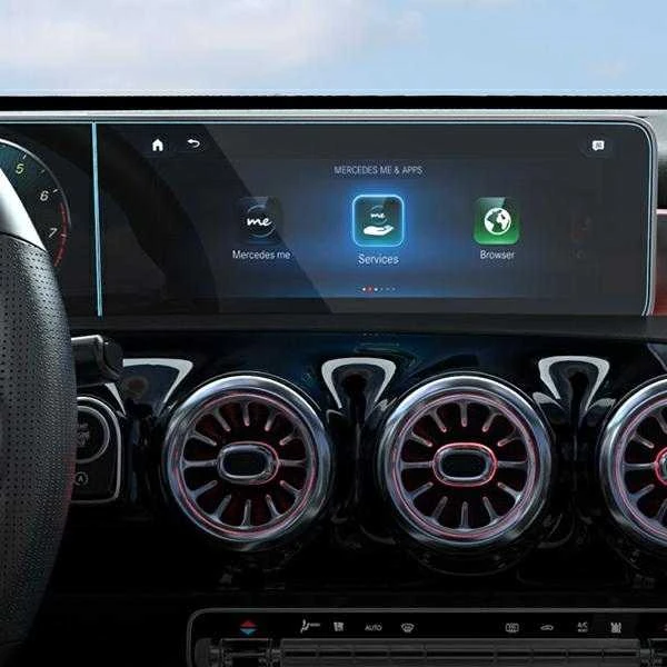 „Spigen Mercedes Benz Glass tR EZ Fit Crystal Clear“ ekrano apsauginių plėvelių pakuotė, 2 vnt. – A klasės 2021/2020 automobiliui