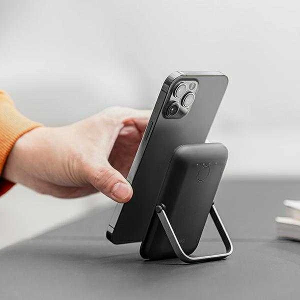 UNIQ nešiojama įkroviklis „Hoveo 5000mAh USB-C 20W PD“ greito įkrovimo belaidis magnetinis anglies pluošto pilkos spalvos
