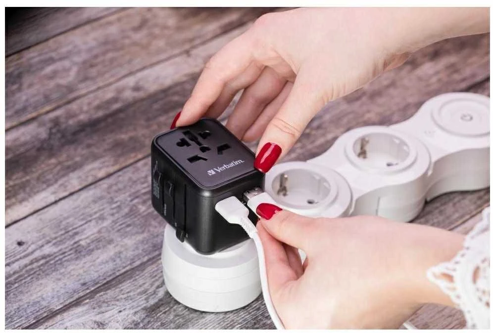 Verbatim Adapteris kelioninis EU/UK/US 2xUSB-A UTA-01 juodos spalvos 49543