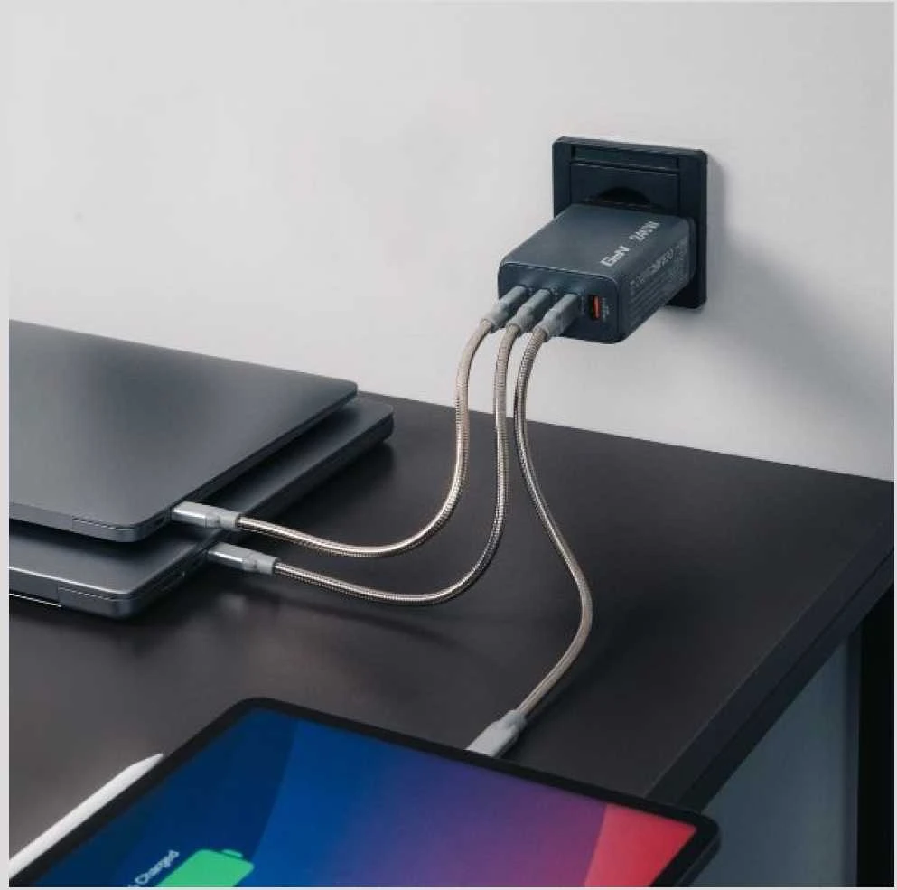 VERBATIM įkroviklis GNC-240 GaN su 4 prievadų 240 W USB oro kondicionieriumi ES / JK / JAV