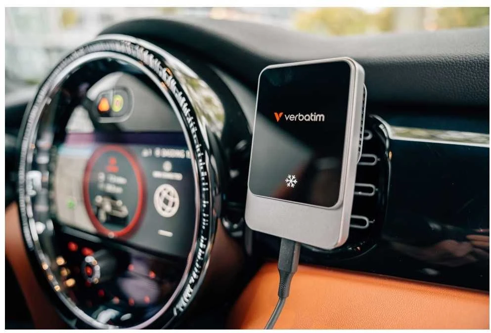 Verbatim įkroviklis automobilinis n Drive 15W RGB CND-03 juodos ir sidabro spalvos 31862