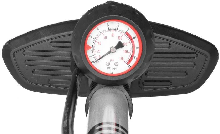 Kojinės pompos manometras ir pėdų pedalas