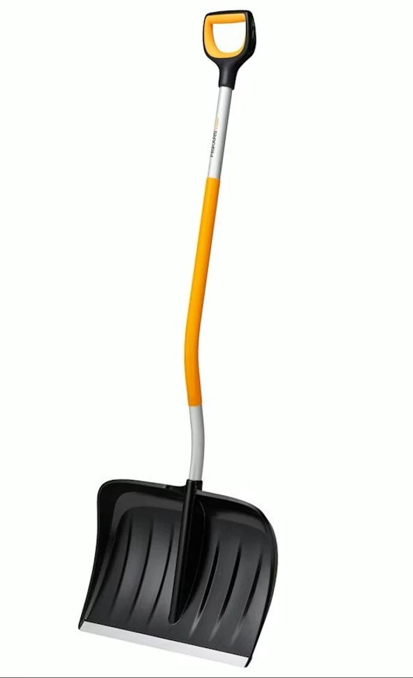 Fiskars X-series™ lenktas sniego stūmiklis