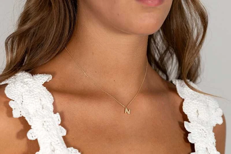 Alisia Auksu padengtas vėrinys su Swarovski perlais "N" AL4258.01.914
