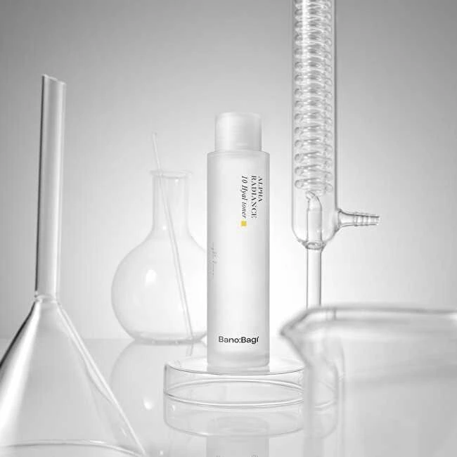 Banobagi Šviesinamasis ir drėkinamasis veido tonikas „Alpha Radiance“ (10 hialuronų rūgščių) 120 ml