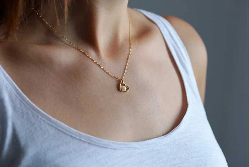 Beneto Gold plated sidabrinis pakabukas with river pearl AGS1230 / 47P-GOLD