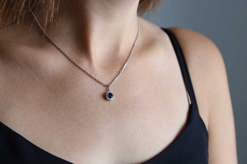 Beneto Luxury pakabukas su mėlynu cirkoniu AGH449