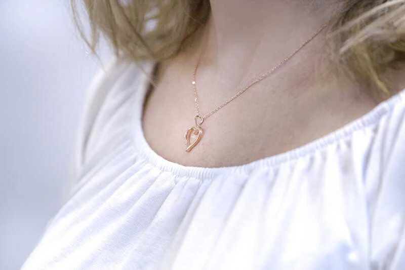 Beneto Rožinė auksinis plated sidabrinis pakabukas with heart AGS289 / 47-ROSE