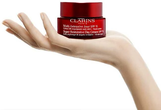 Clarins Super Restorative Day Kreminis SPF15, 50 ml