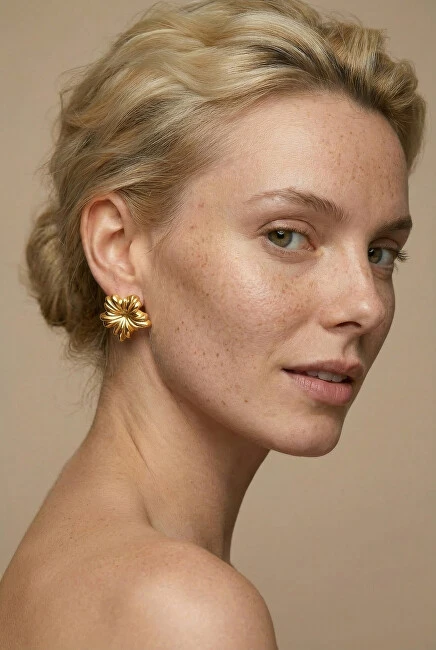 Emily Westwood Dizainerių paauksuoti auskarai „Gėlės“ EWE260779G