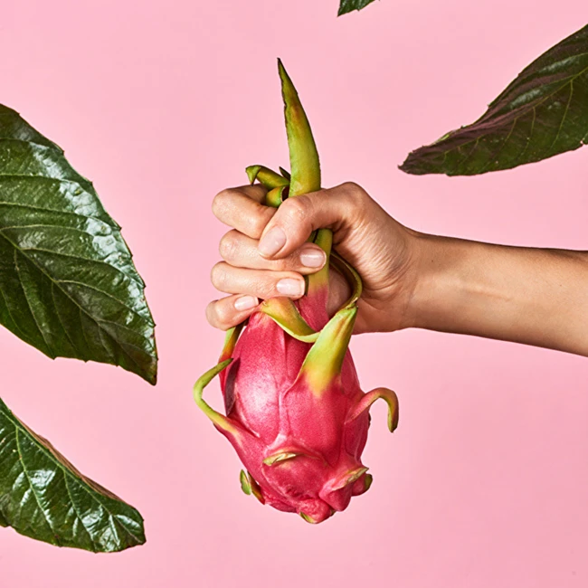 Skaistinamoji veido kaukė Iroha Brightening Face Sheet Mask Dragon Fruit & Hyaluronic Acid, su drakono vaisiumi ir hialurono rūgštimi