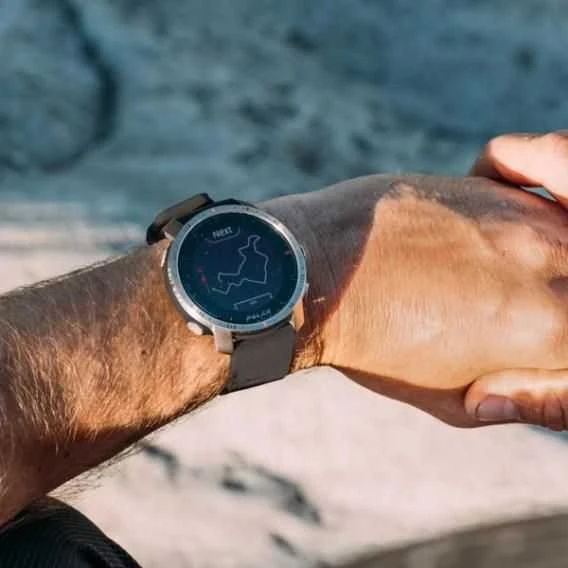 Išmanusis laikrodis Polar Grit X Pro Titan, Titano apvadas su juodu odiniu dirželiu