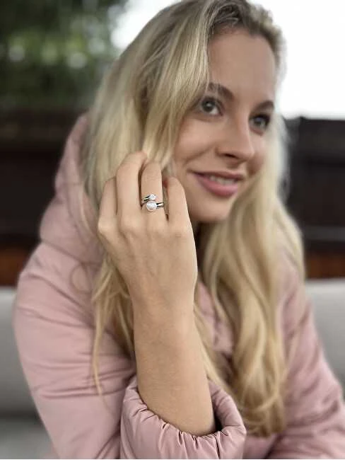 Jwl Luxury Pearls Sidabrinis žiedas su baltu perlu ir skaidriu kristalu JL0432