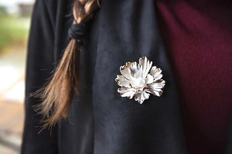 Jwl Luxury Pearls Unikali 2in1 gėlių sagė su tikru perlu JL0573