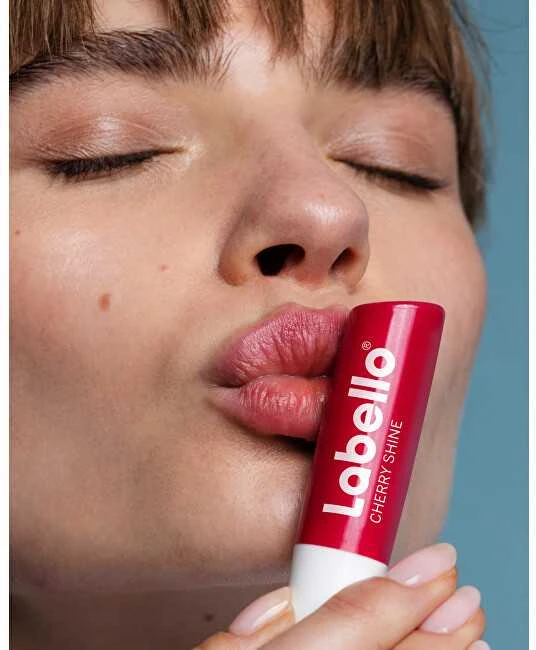 Labello Cherry Shine 24h Moisture Lūpų balzamas Lūpų balzamas moterims, 4,8 g