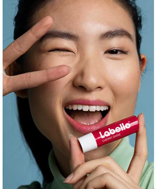 Labello Cherry Shine 24h Moisture Lūpų balzamas Lūpų balzamas moterims, 4,8 g