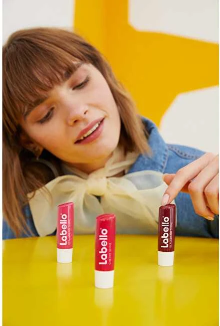 Labello Strawberry Shine Caring Lūpų balzamas