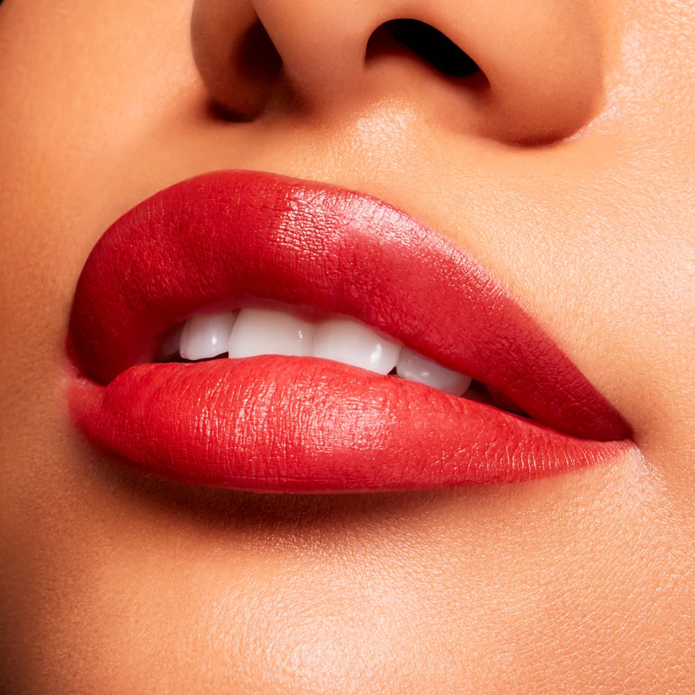 Lūpų dažai MAC Powder Kiss Velvet Blur Slim Stick, 2 g. | spalva: 878 Dubonnet Buzz