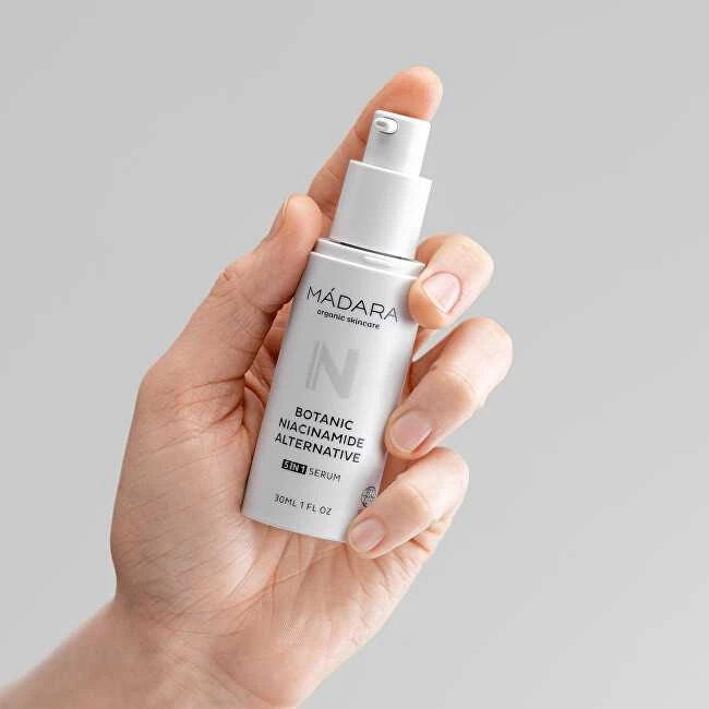 Mádara Madara Botanic Niacinamide Serum 5in1 veido serumas visiems odos tipams, 30 ml
