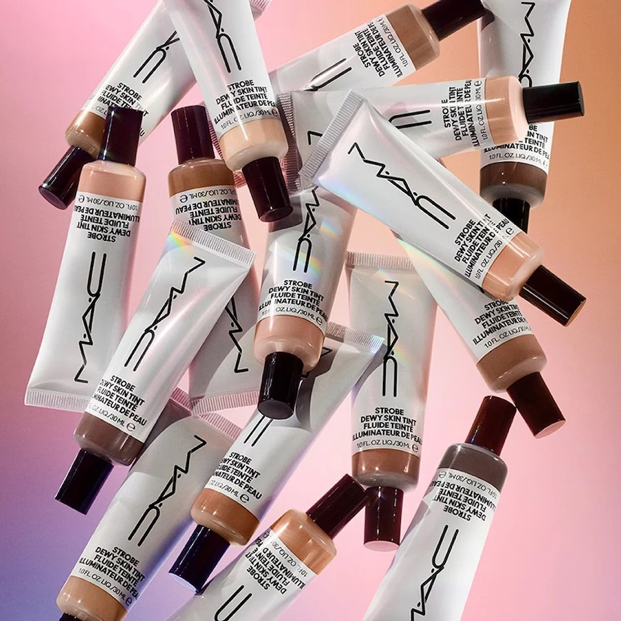 Makiažo pagrindas MAC Strobe Dewy Skin Tint, 30 ml, spalva: Nr. 4 Rich